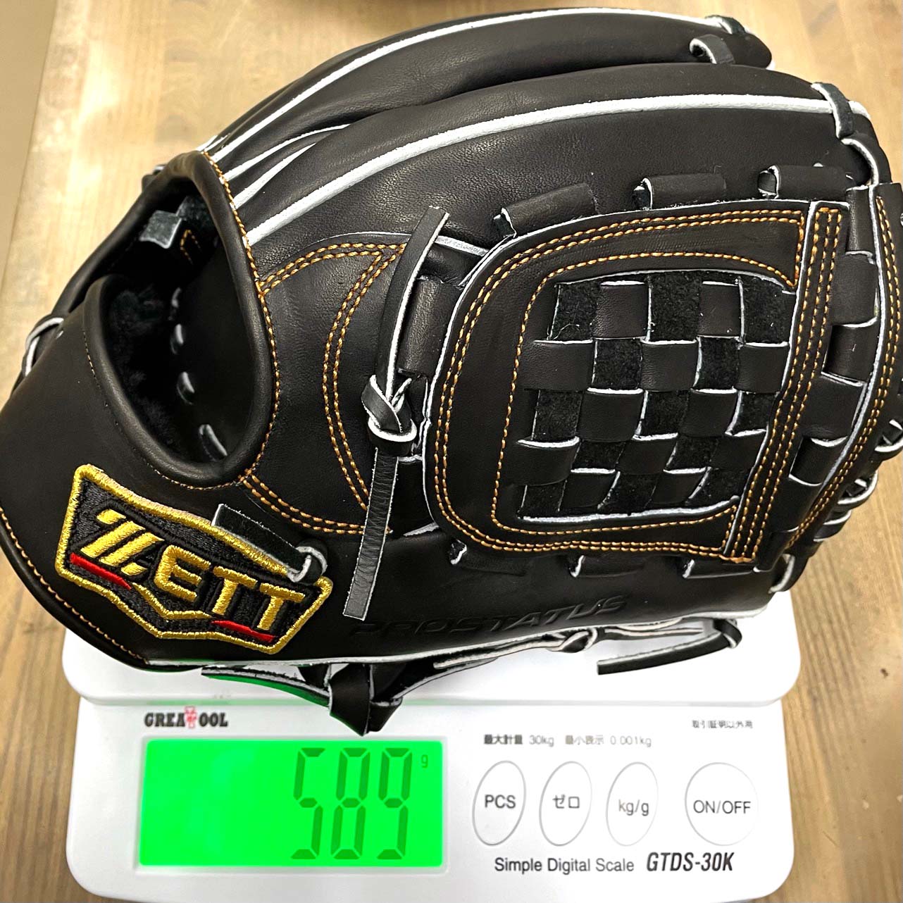 【ZETT／ゼット】硬式野球用グラブ・グローブ（プロステータス・源田モデル・内野手用・セカンド・ショート）BPROG560・ブラック・重さ589g